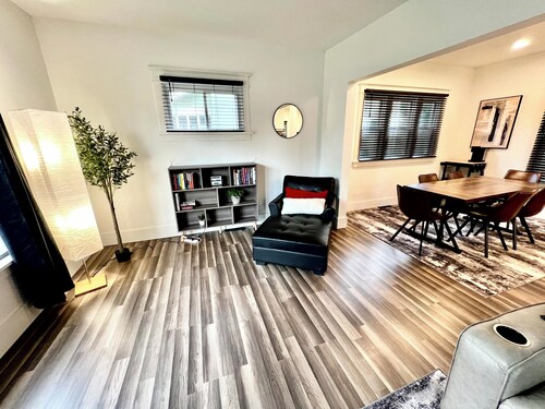 The Square on Prairie- Charming 3-bedroom home located near DTSF! 