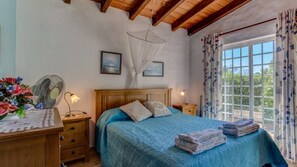 2 chambres, fer et planche à repasser, Wi-Fi gratuit, draps fournis