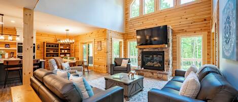 Smart TV, caminetto, tavolo da calcetto