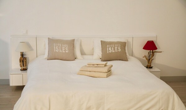 2 chambres, fer et planche à repasser, Wi-Fi, draps fournis