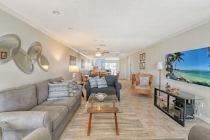 TV, books - Siesta Key 2 Bed 2 Bath Ground Floor with Gulf Views Steps to the Beach (Siesta Key)