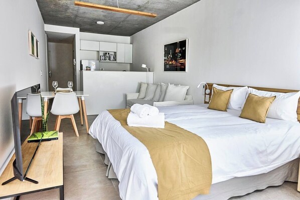 1 chambre, bureau, fer et planche à repasser, Wi-Fi