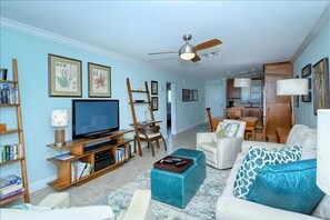 TV, books - Siesta Key Beach Retreat 1 Bed 1 Bath with Full Gulf Views Steps to Beach (Siesta Key)