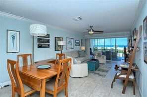 Dining - Siesta Key Beach Retreat 1 Bed 1 Bath with Full Gulf Views Steps to Beach (Siesta Key)
