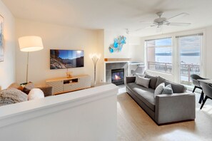 Smart TV, fireplace, books, offices