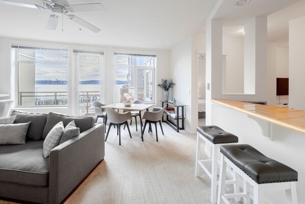 Smart TV, fireplace, books, offices