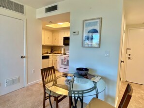 Dining - Tradewinds 214: Beautiful 1 Bedroom Condo on the Beach (No Beach View) (Marco Island)