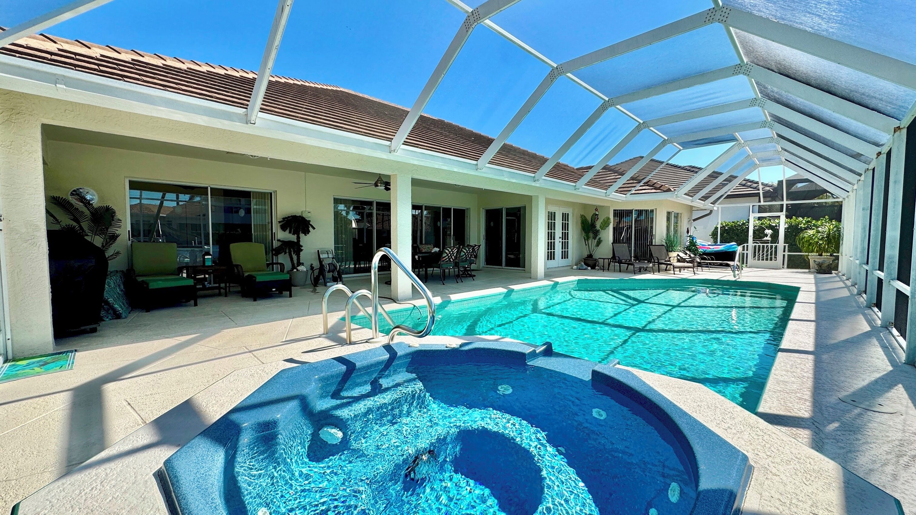 Et oppvarmet basseng