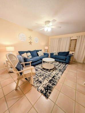 Smart TV - Beautiful 2 bedroom 2 bathroom condo in an enchanting beach community.  (Destin)