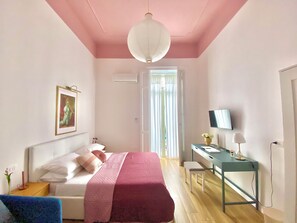 3 bedrooms, iron/ironing board, WiFi, bed sheets - Boutique Apartment in Old Town (Napoli)