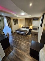 Comfort Üç Kişilik Oda, Balkon | Ses yalıtımı, ücretsiz kablosuz İnternet 