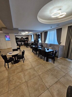 Bao gồm bữa sáng buffet hàng ngày 