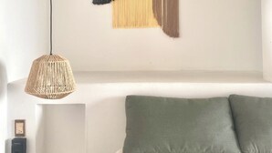客房内保险箱、笔记本电脑工作区、免费 WiFi、特色装修