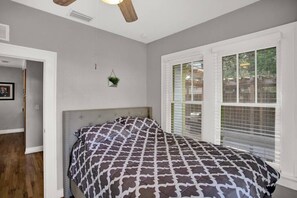 2 quartos, escrivaninha, ferros/tábuas de passar roupa, Wi-Fi