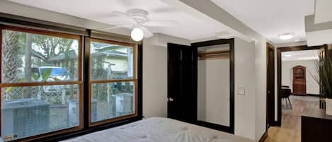 2 bedrooms, desk, iron/ironing board, WiFi