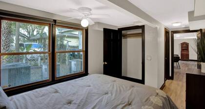 Unique Downtown 2br 2ba close to everything Apt.B
