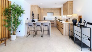 Fridge, dishwasher, cookware/dishes/utensils - Club Litoral - Three Bedroom Apartment, Sleeps 6 (Nerja)