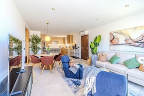 Smart TV - Club Litoral - Three Bedroom Apartment, Sleeps 6 (Nerja)