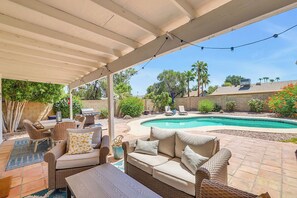 Pool - Casa Burke 4BD Home w/ Pool and Games (Scottsdale)