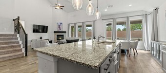 Lake Cove Retreat- 4-Bedroom Escape