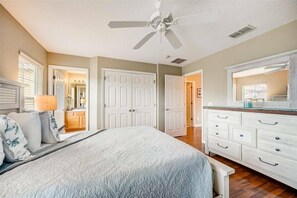 4 bedrooms, iron/ironing board, travel cot, WiFi - Disney Retreat: Lake View & Private Pool 3087 (Kissimmee)