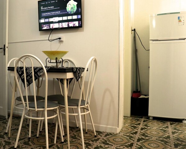 Makan di kamar