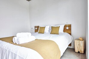2 bedrooms, desk, iron/ironing board, WiFi