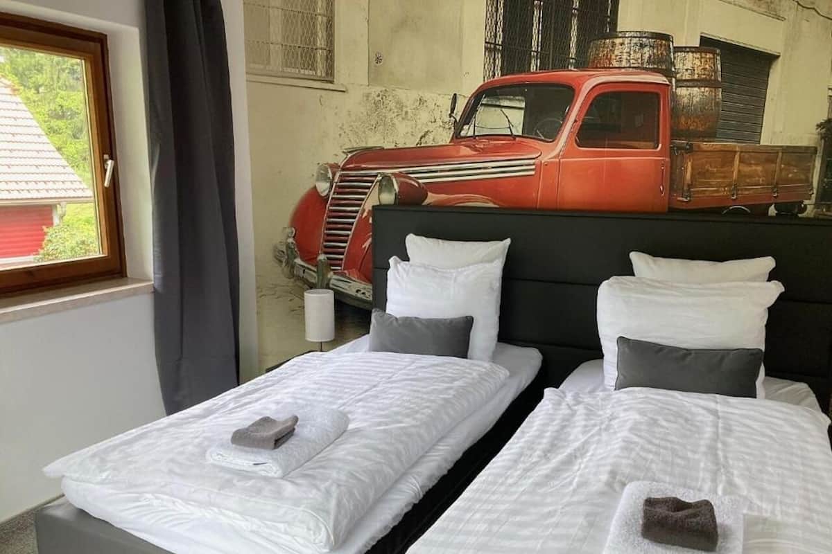 1 habitación, decoración personalizada y muebles diferentes