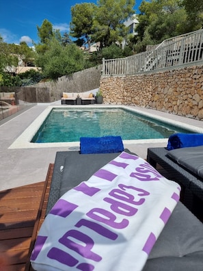 Pool - Private Detached Villa in Sitges with huge Salt Water Pool & Stunning Sea Views! (Sitges)