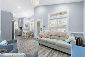 Smart TV - Raised Beach in Ocean Lakes! 3-bedroom house with large front deck! (Myrtle Beach)