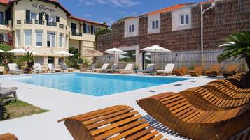 Seasonal outdoor pool