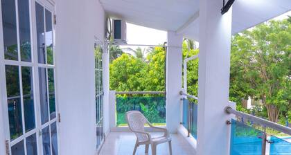 Tropical 3 BR/3 BA beach Villa w pool, WiFi, & AC in beautiful Santa Veronica!