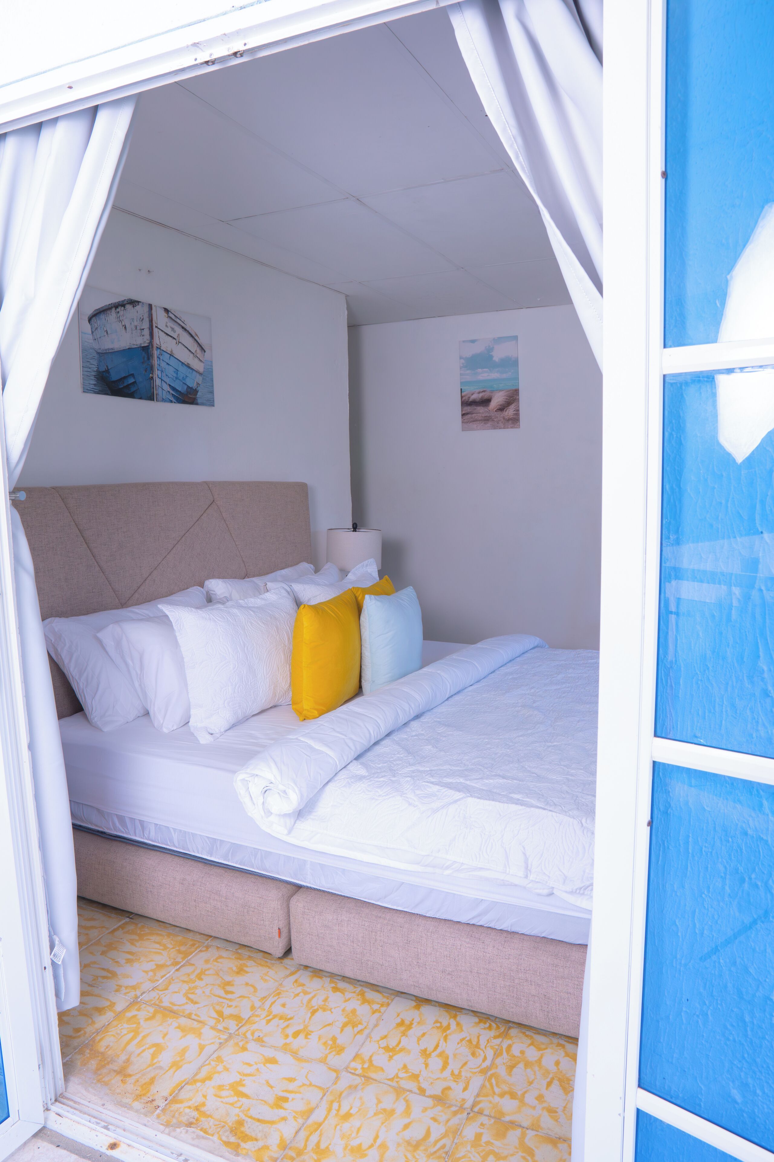 3 dormitorios, caja fuerte, escritorio y wifi