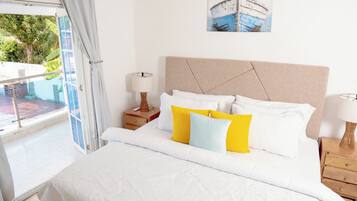 3 bedrooms, in-room safe, desk, WiFi