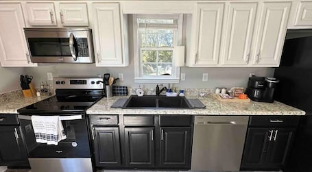 Fridge, microwave, oven, stovetop. Beautiful Ranch Style House With Pool