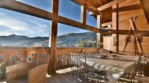 Outdoor dining - Wifi, 3rd floor, terrace, fireplace or stove, tv, ski locker, 110m², Les Gets (Les Gets)