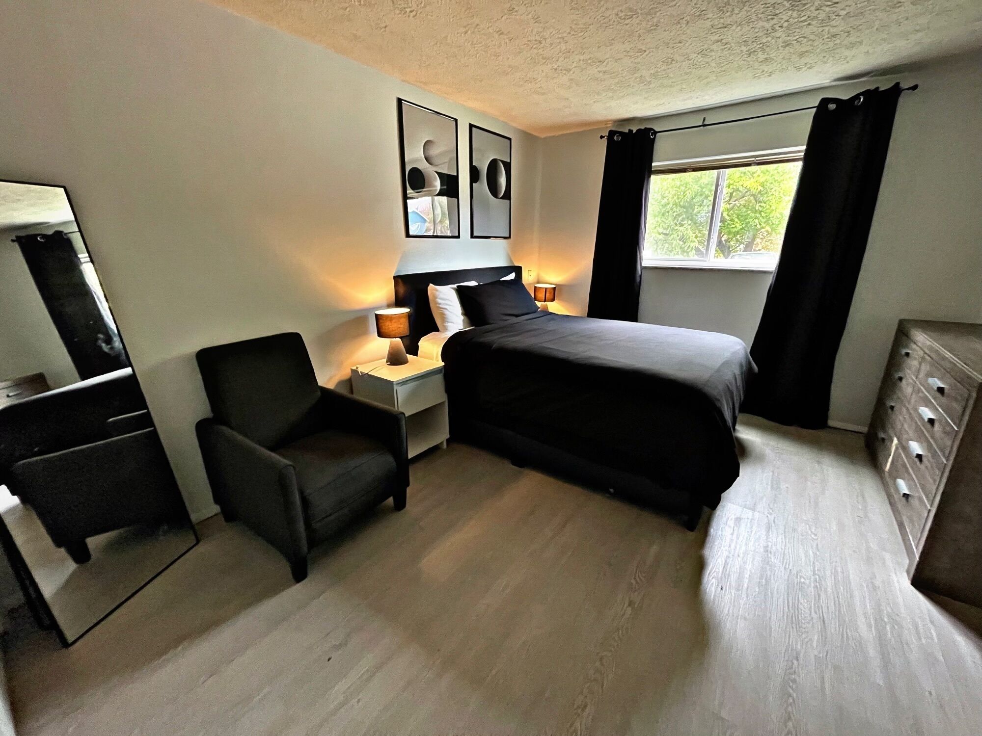 1 slaapkamer, een strijkplank/strijkijzer, wifi, beddengoed