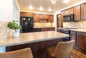 Refrigerador, microondas, horno, placa de cocina