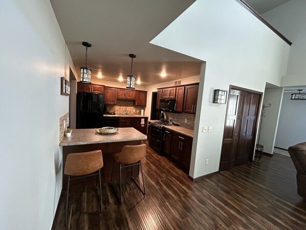 Fridge, microwave, oven, stovetop - Peaceful Luxury in a 3 bedroom, 2.5 bath home. Feels like home! (Sioux Falls)