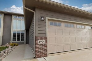 Exterior - Peaceful Luxury in a 3 bedroom, 2.5 bath home. Feels like home! (Sioux Falls)