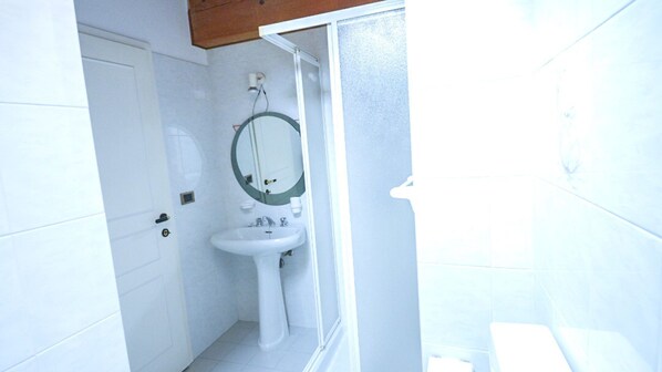 Een douche, een haardroger