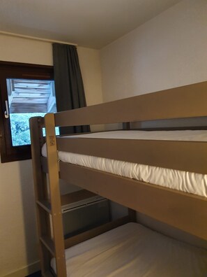 1 habitación, wifi y ropa de cama