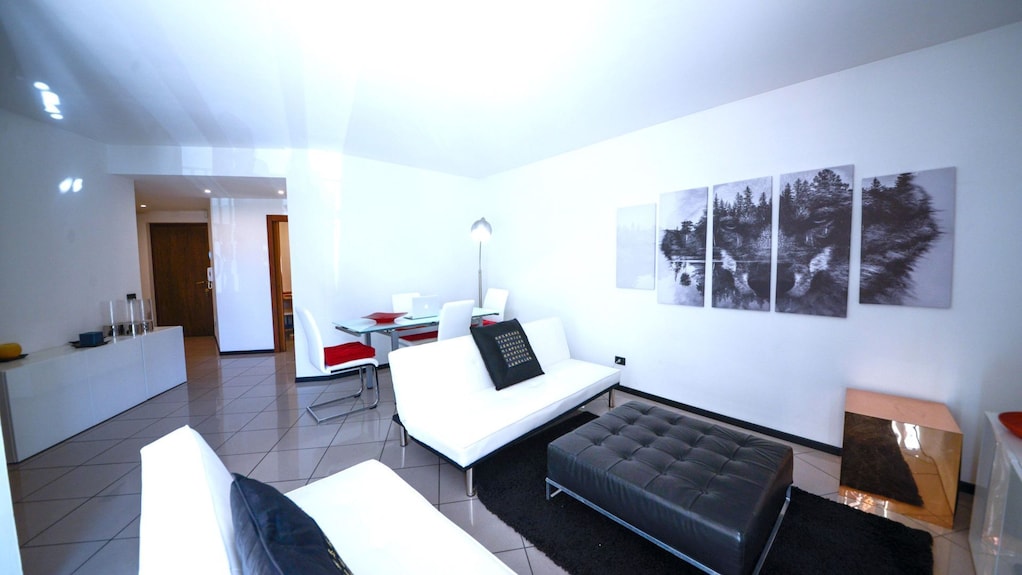 Two-bedroom Apartment With Balcony - Riva del Garda