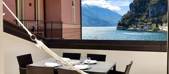 One-Bedroom Apartment with Lake View with Terrace