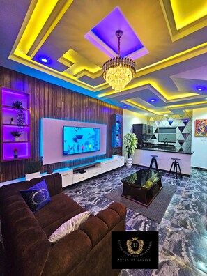 House | Interior - 2 Bed Apartment 2 - Cosy Benin City Escape (Benin City)