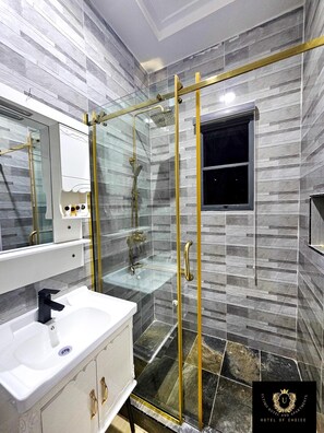 Maison | Salle de bain | Douche, serviettes fournies