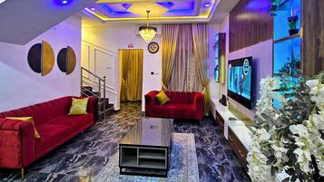 House | Game room