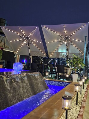 Rumah | Tempat makan outdoor