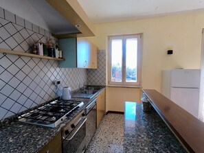 Réfrigérateur, four, plaque de cuisson, lave-vaisselle