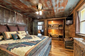 2 makuuhuonetta, silitysrauta/-lauta, Wi-Fi, vuodevaatteet